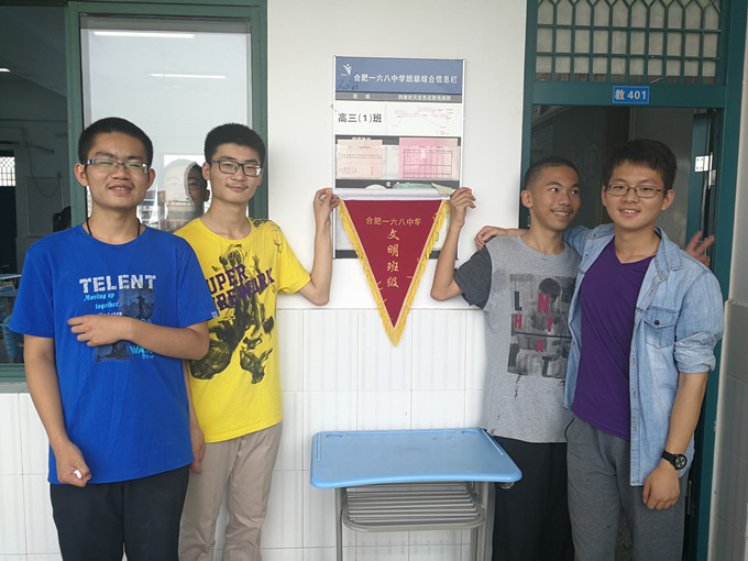 旗子_副本.jpg 旗子_副本.jpg