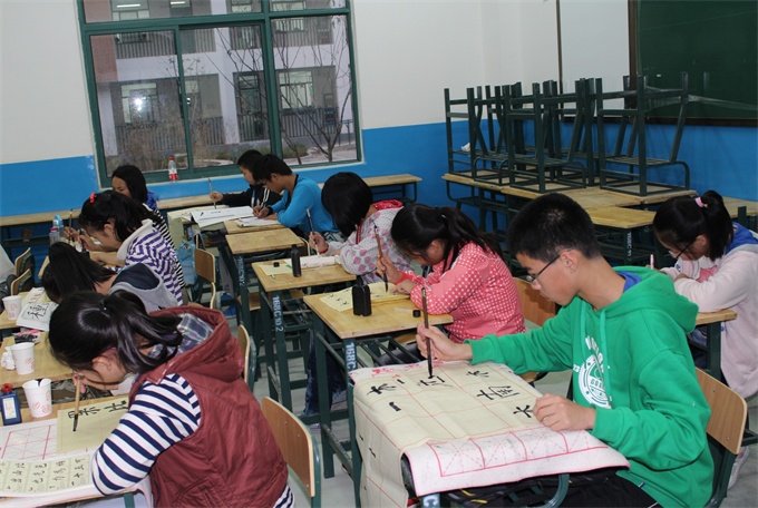 学校开设的书法课.JPG