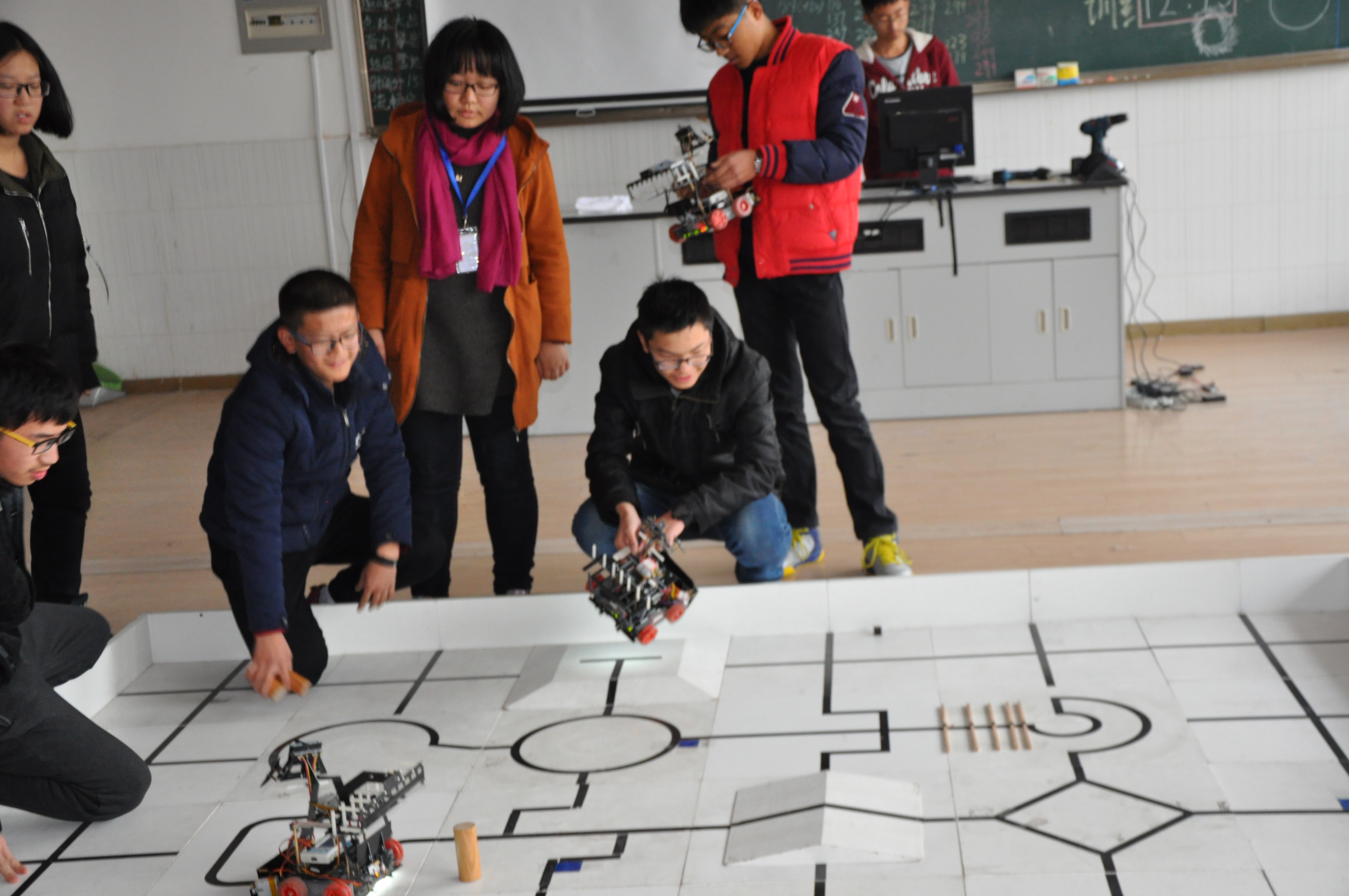 机器人训练展示.jpg 机器人训练展示.jpg