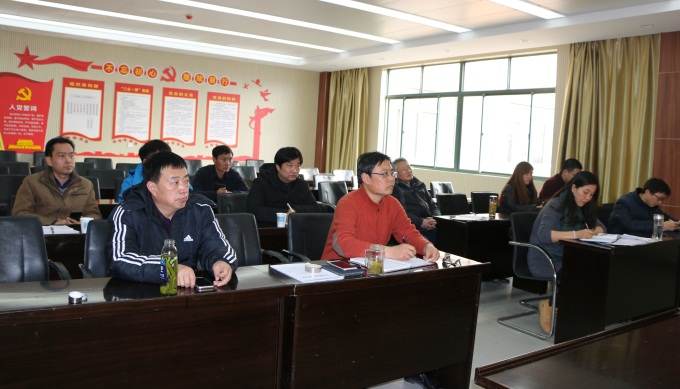 书记听汇报.jpg