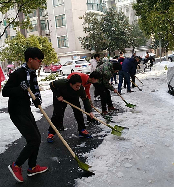 5.小区居民也加入其中_副本_副本.jpg