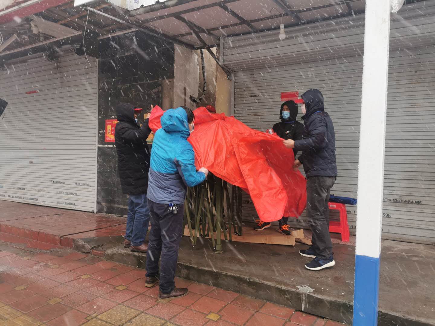 搭工作棚.jpg 搭工作棚.jpg