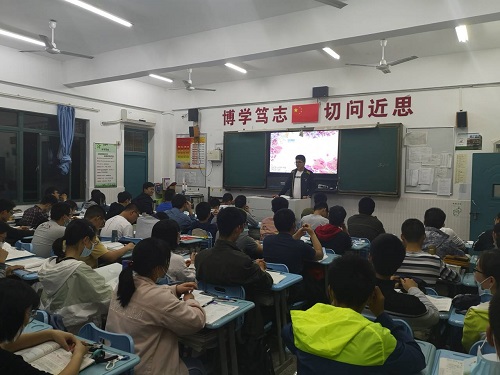 感恩母亲班会1.jpg 感恩母亲班会1.jpg