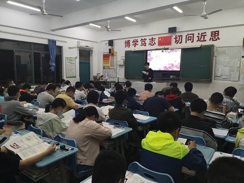 感恩母亲班会2.jpg 感恩母亲班会2.jpg