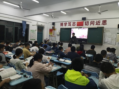 感恩母亲班会3.jpg 感恩母亲班会3.jpg