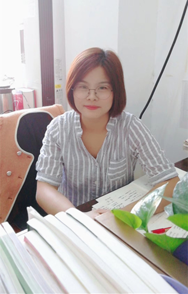 张倩照片_副本.jpg