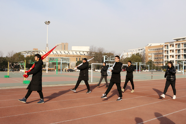 正步踢踏.JPG