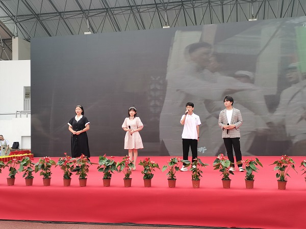 演唱.jpg 演唱.jpg