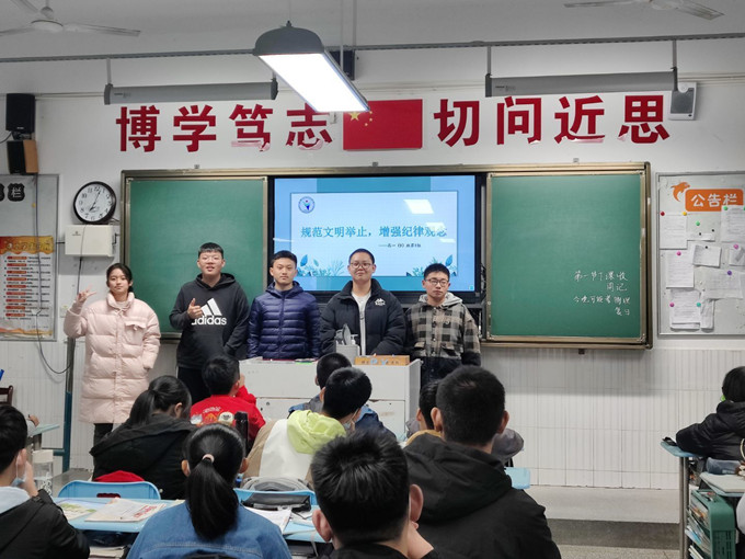 合影2.jpg 合影2.jpg