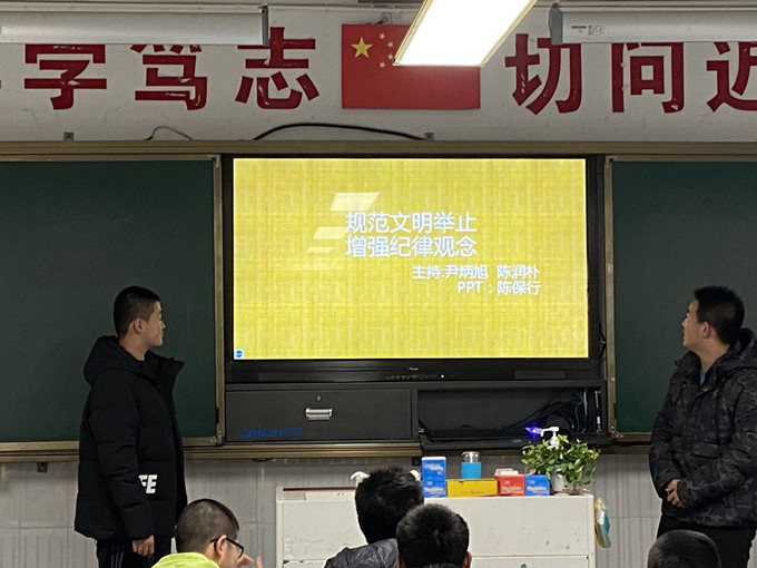 合影4.jpg 合影4.jpg