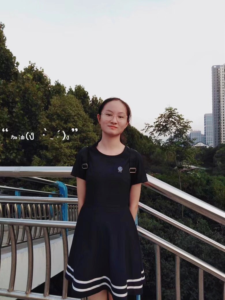 张蕾.jpg