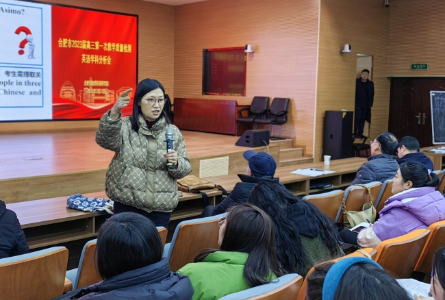 2王德美老师亲切指导_副本.jpg