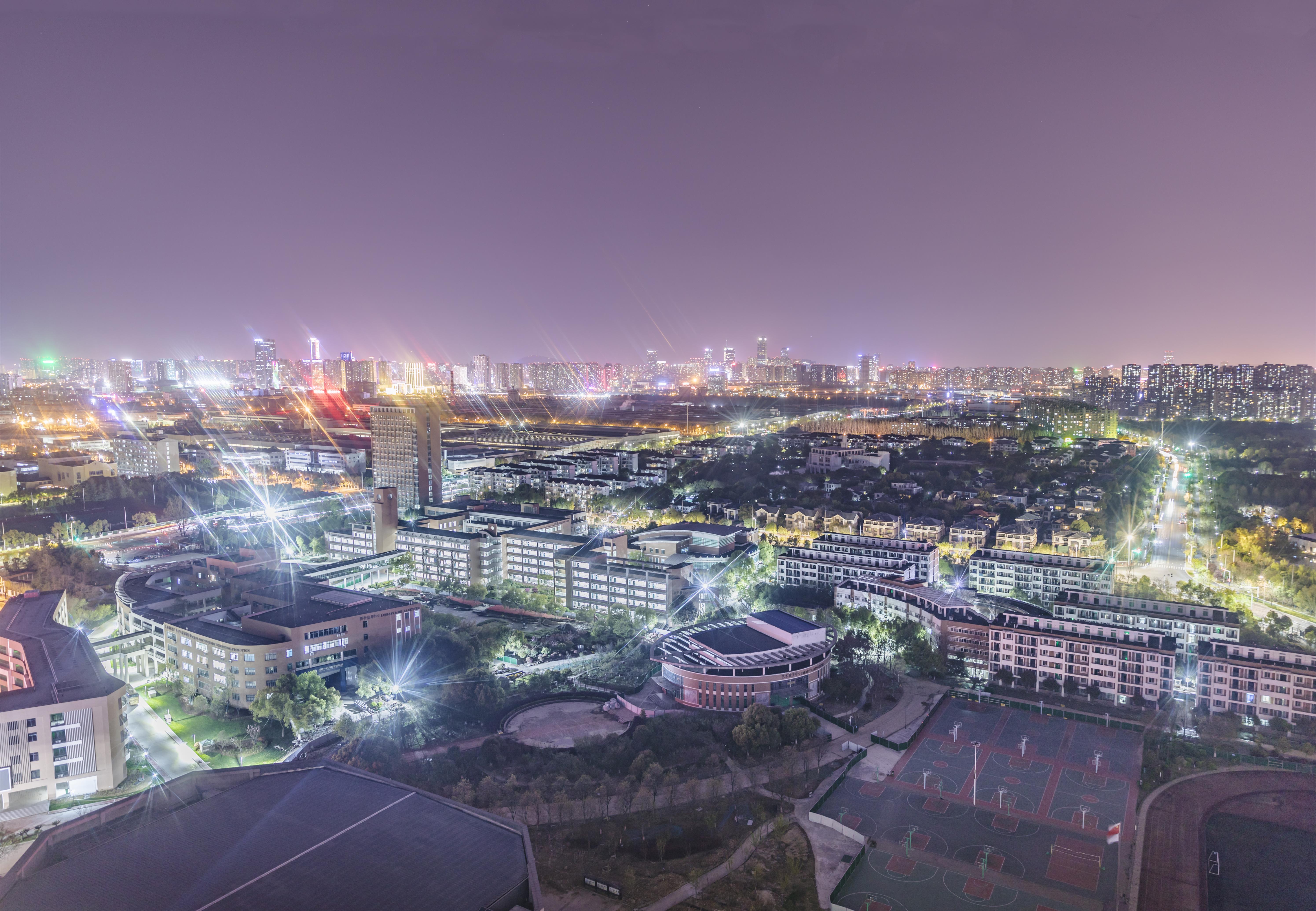 夜幕下校园全图.jpg