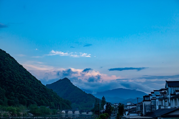 25班 山色空蒙雨亦奇.jpg
