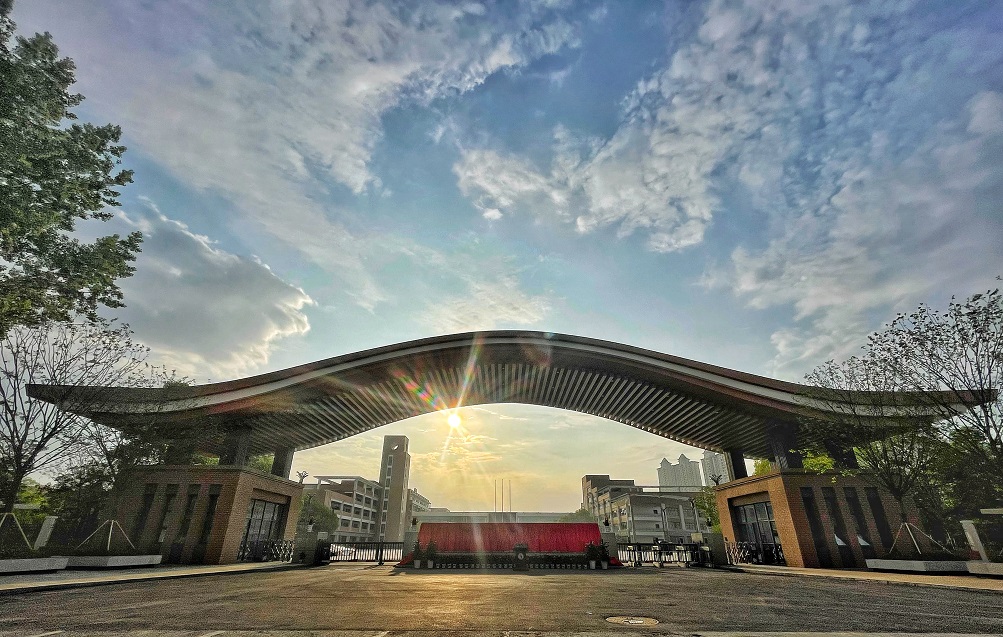 西门3.jpg 西门3.jpg