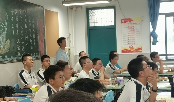 周存亮老师聆听指导.jpg