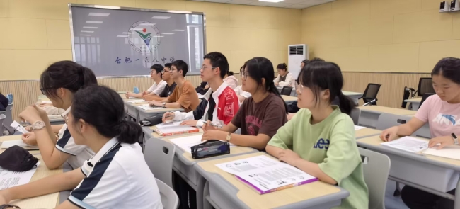 2学生听课_副本.jpg