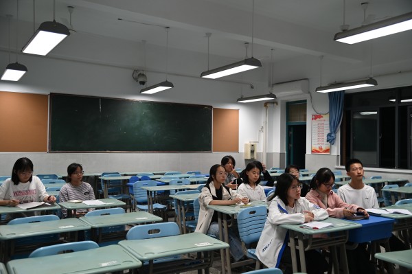 模拟法庭会议3_副本.jpg 模拟法庭会议3_副本.jpg