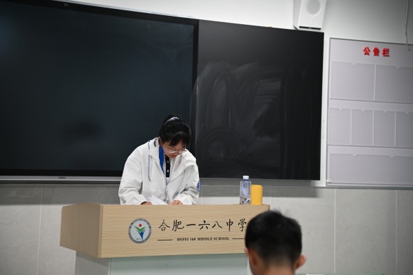 模拟法庭会议4_副本.jpg 模拟法庭会议4_副本.jpg