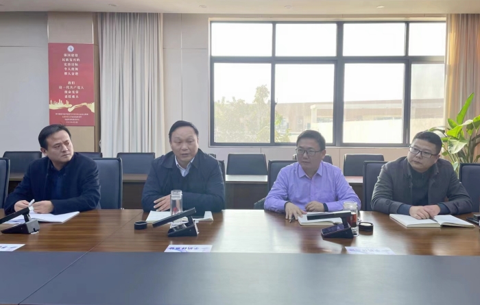 罗校.jpg 罗校.jpg