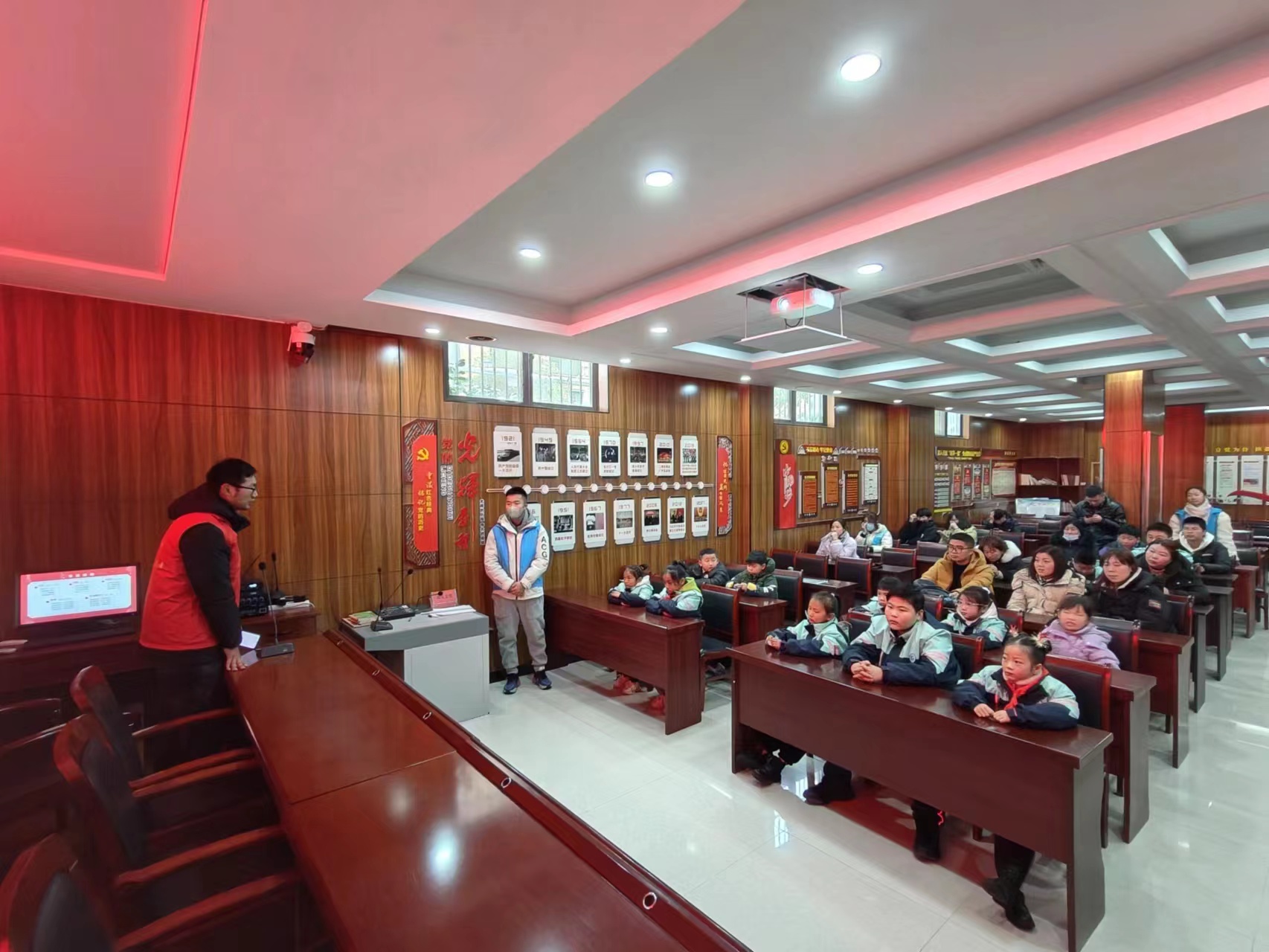 吴思铭活动照片微信图片_20240217175756.jpg 吴思铭活动照片微信图片_20240217175756.jpg