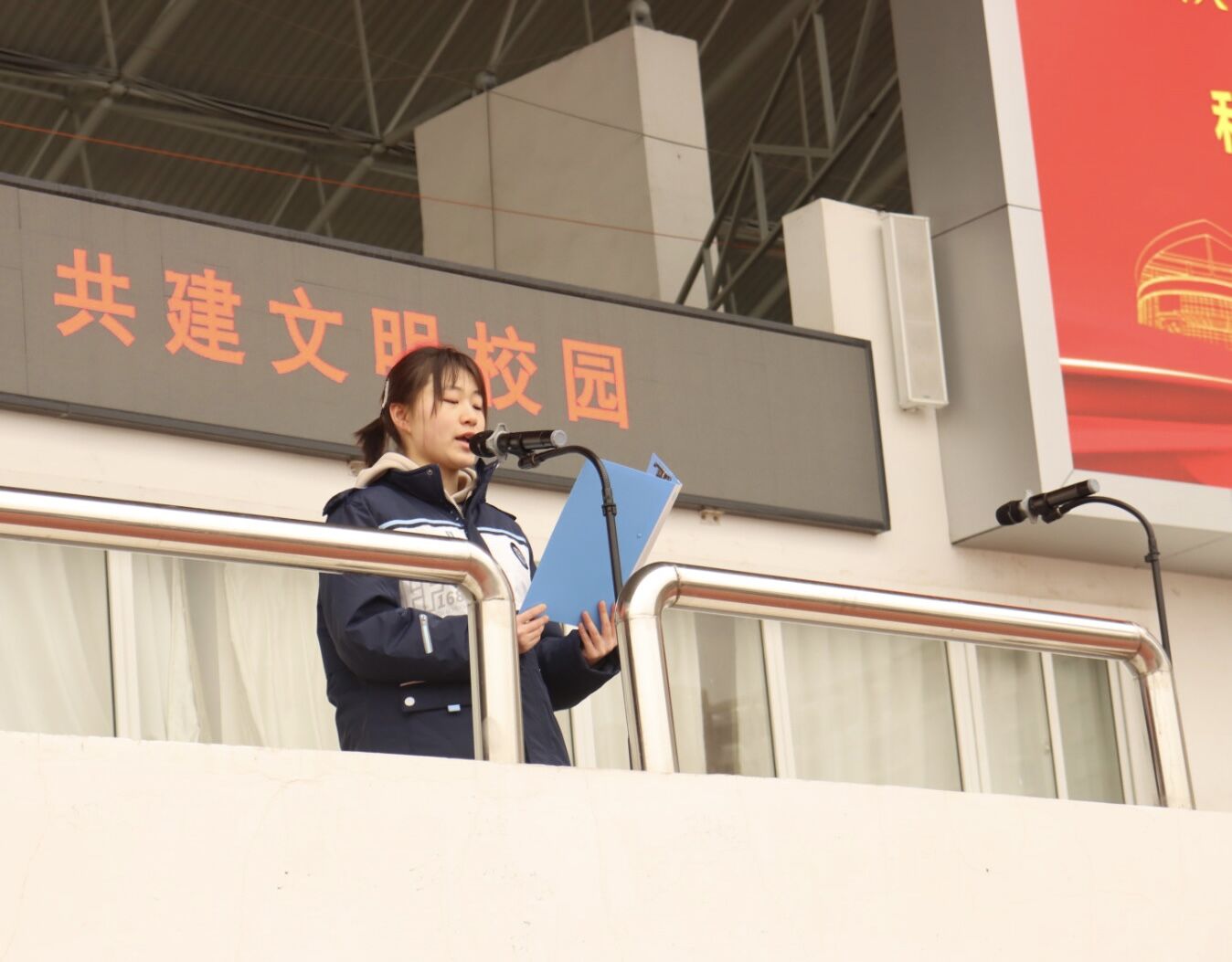 主持人.jpg