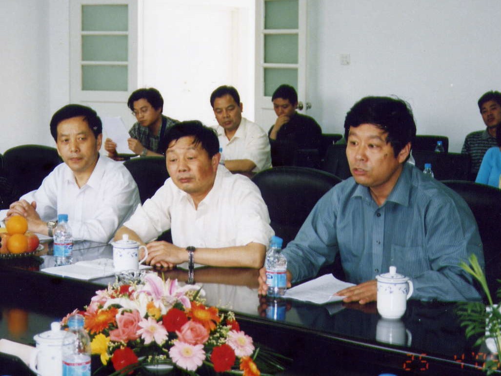 2005.04.26 A原教育局局长刘正亚视察我校