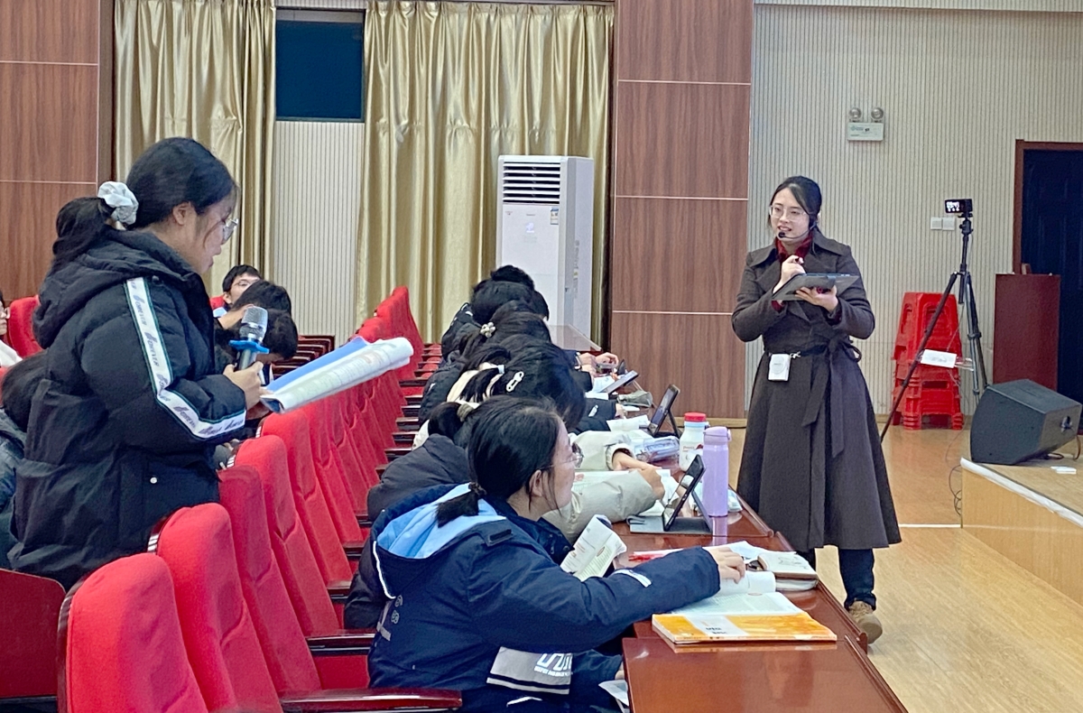 陈姜雯上课_副本