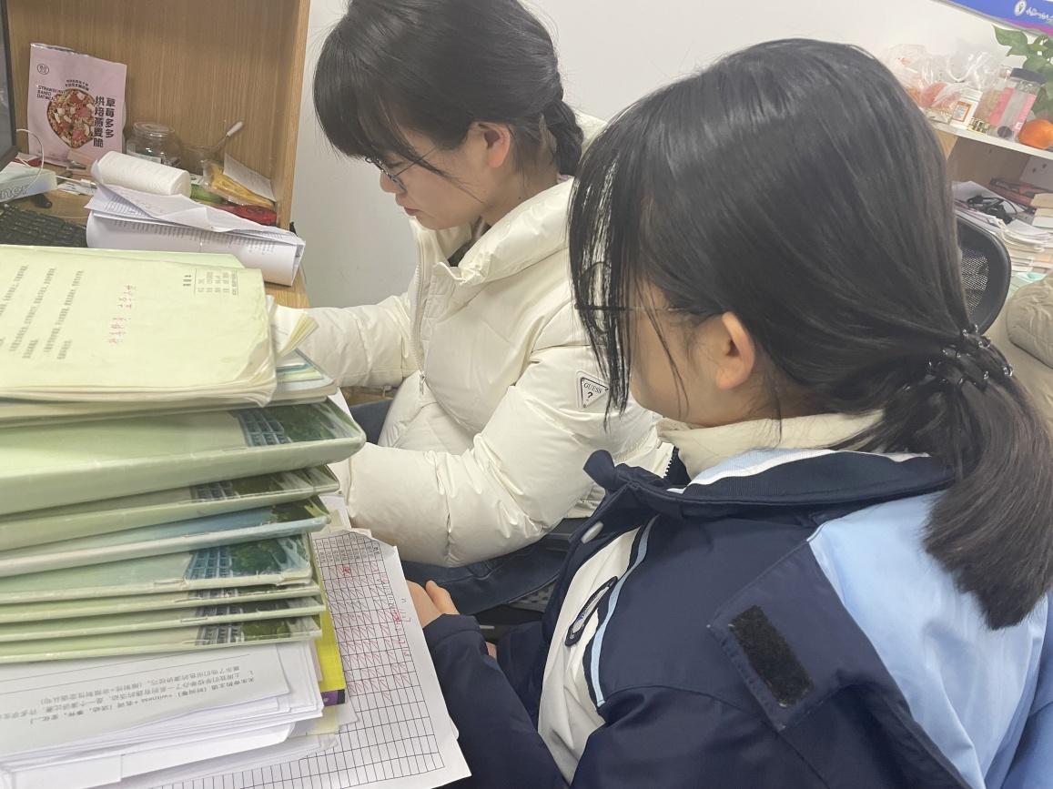 C:\Users\1\Desktop\1.15外研社杯省赛结果宣传\指导学生-史老师.jpg