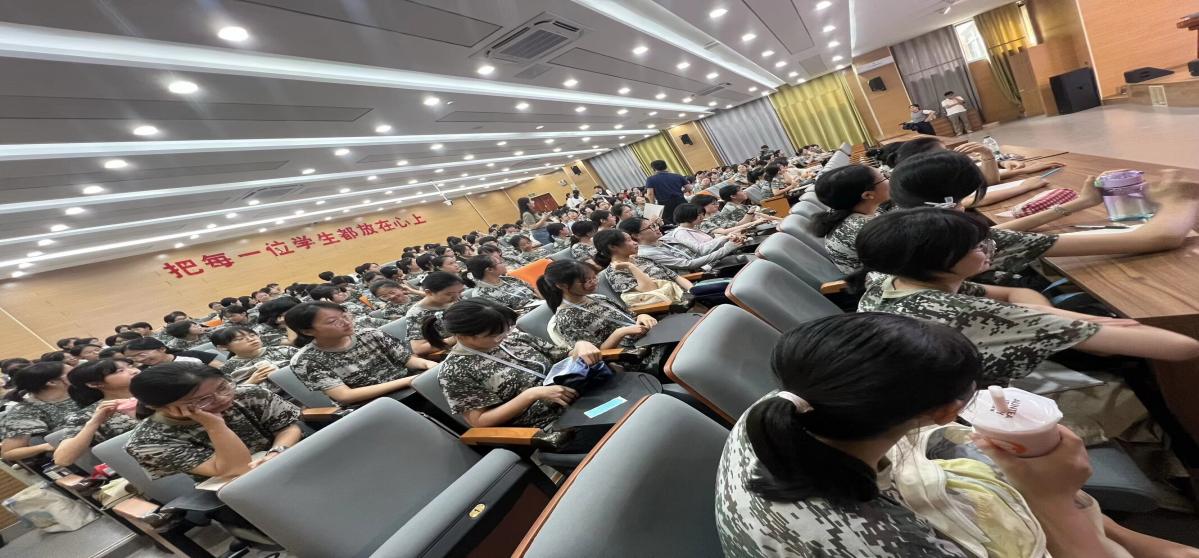 60AC871E0F517D19FFFB8FC3FE81D933