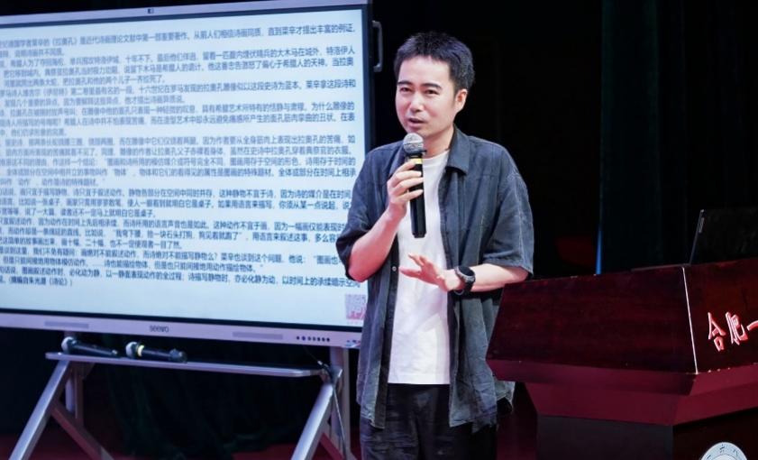 人在电视前
AI 生成的内容可能不正确。