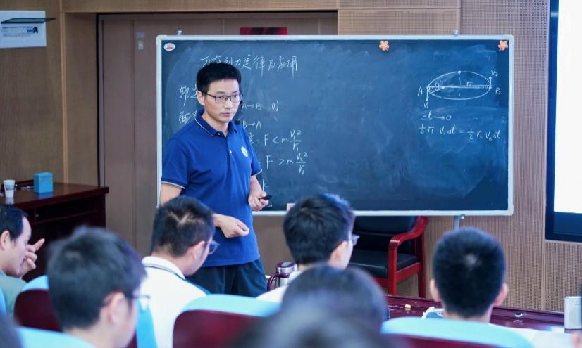 一群人在台上演讲
AI 生成的内容可能不正确。