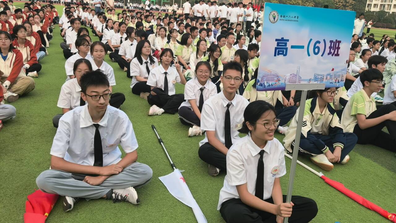 图片包含 草, 人, 运动, 户外

AI 生成的内容可能不正确。