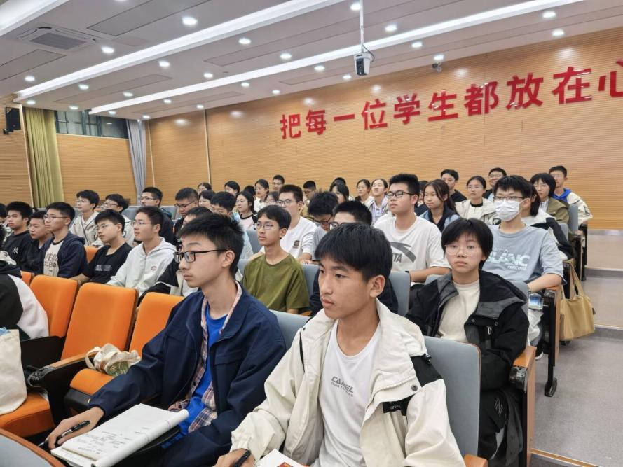 会议室里的人们

AI 生成的内容可能不正确。