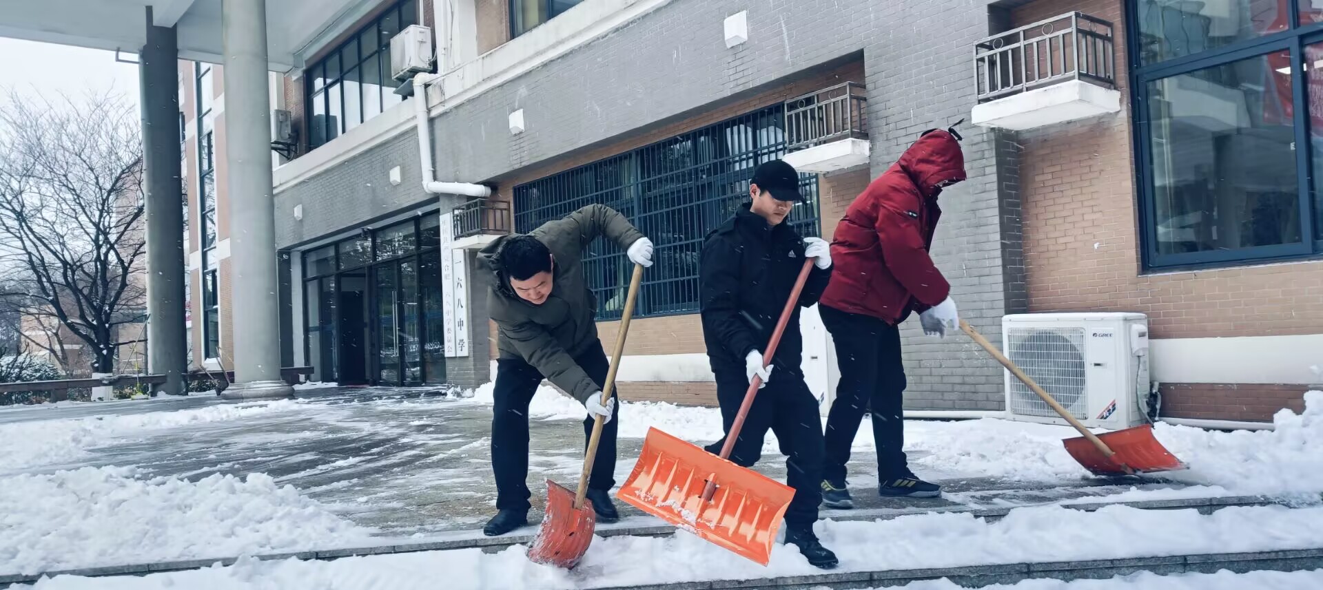 AAC0B674F843DCDE87D7FEE781E0E3D4